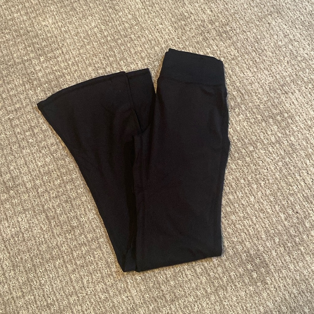 BNWOT Sunzel flare leggings size small black
